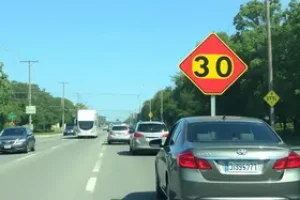 motoristas devem dar passagem aos pedestres
