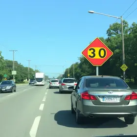 motoristas devem dar passagem aos pedestres